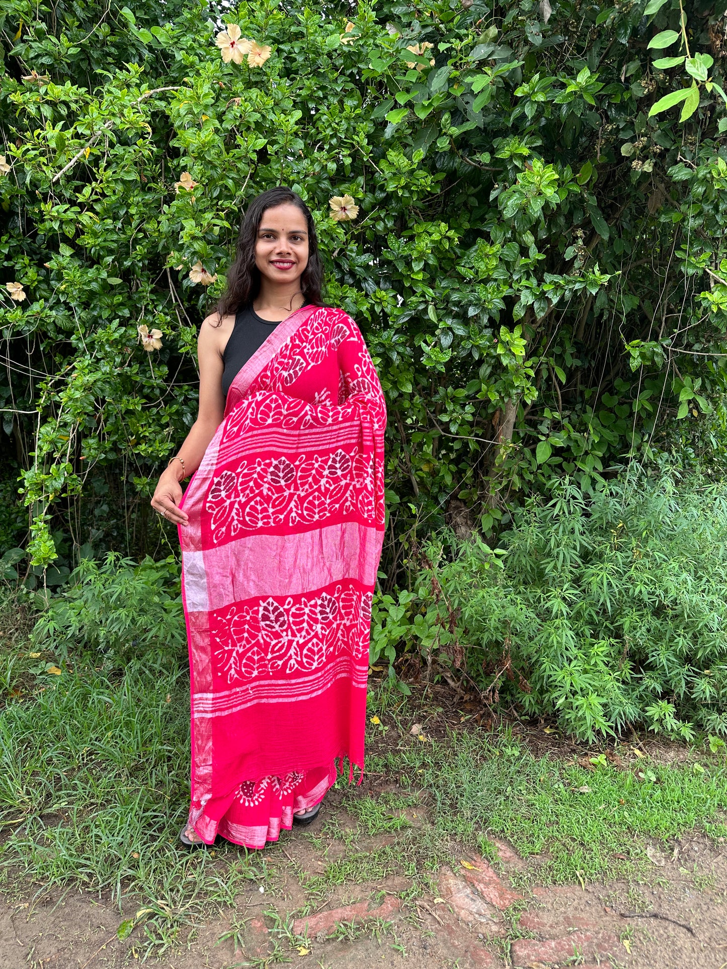Gulabi Linen Saree