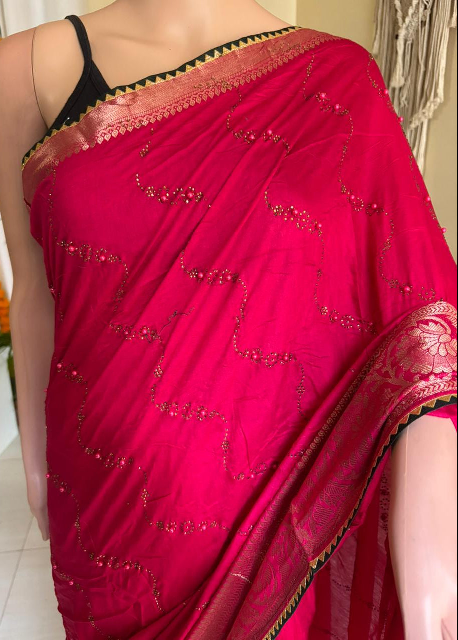 Mannat Contrast Blouse Saree