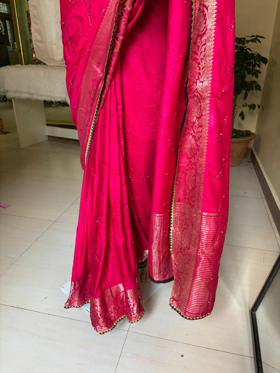 Mannat Contrast Blouse Saree